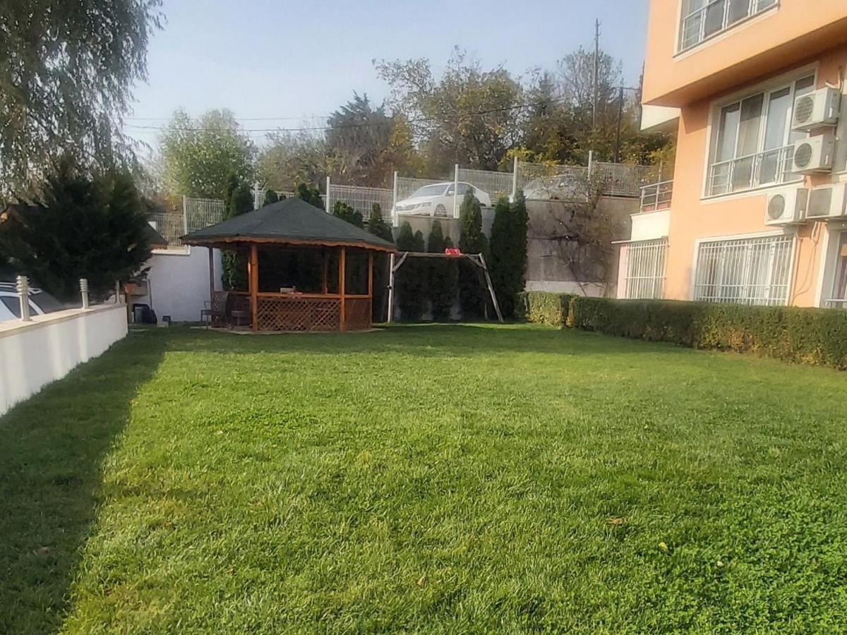 Saint Nicholas Varna Lovely 2 Bedroom Apartment With Sunny Garden מראה חיצוני תמונה